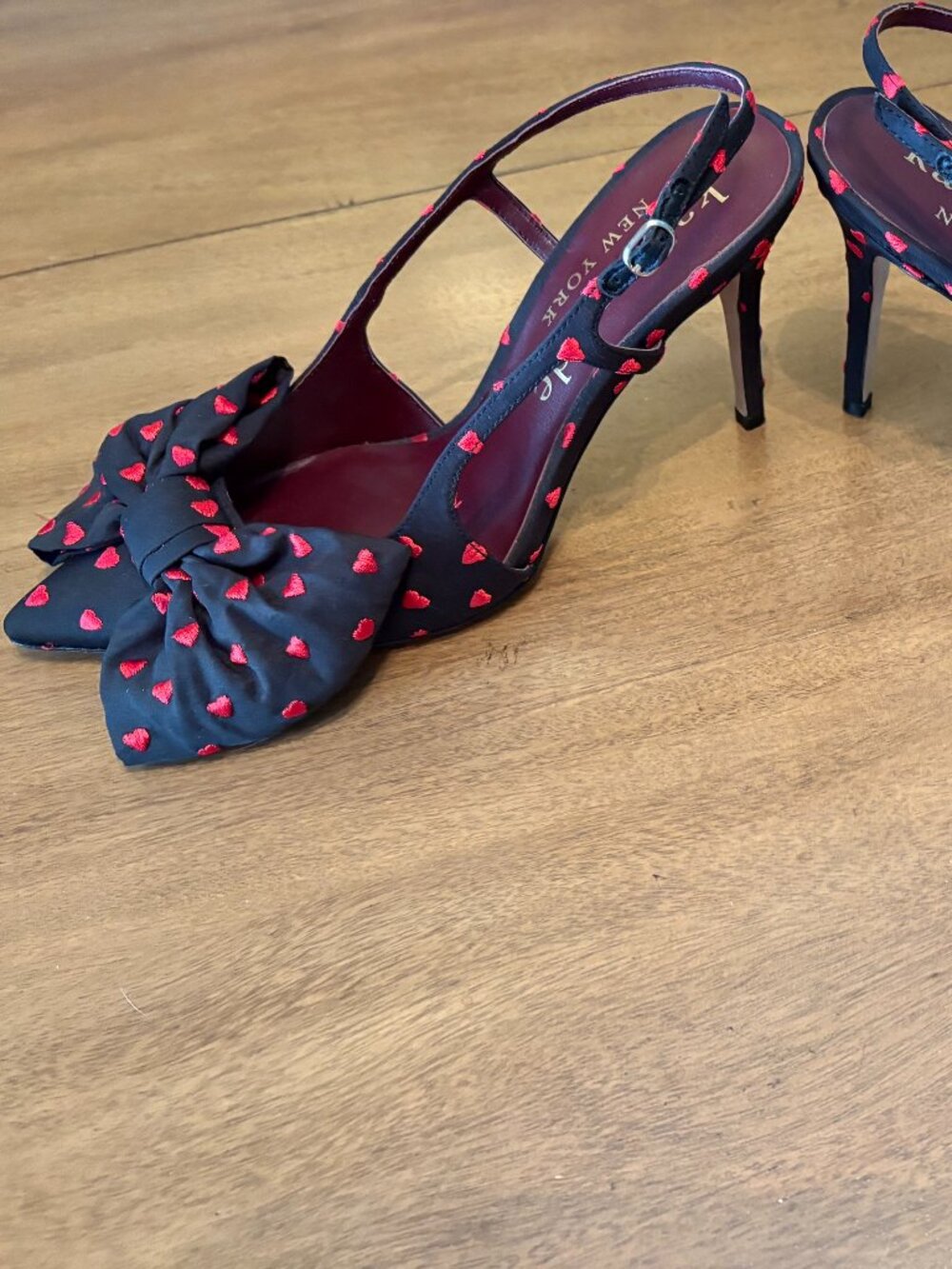 NWOT Kate Spade Black Slingback Heels with Red Hearts and Bow Accents. Size 8.5 - Picture 4 of 14